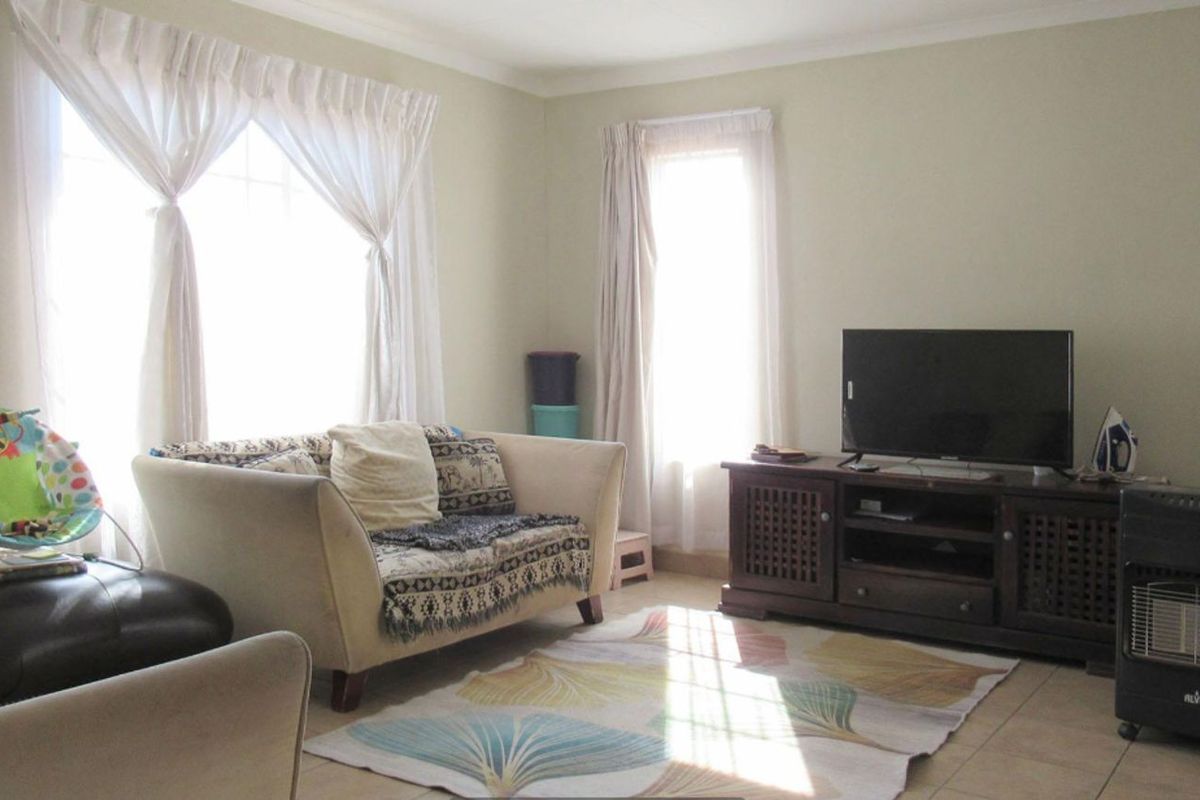 House For Sale in Palm Ridge - Photo 3