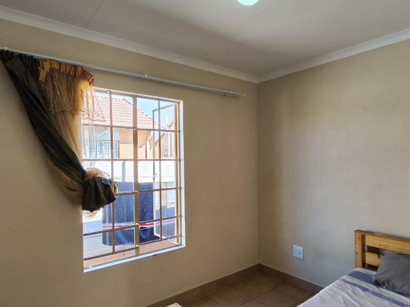 House For Sale in Palm Ridge - Photo 10