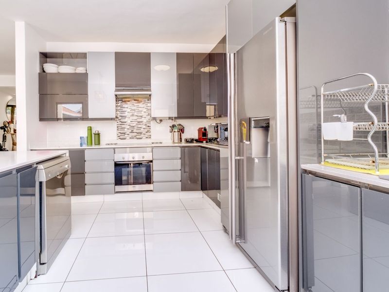 Townhouse For Sale in Fairland - Photo 6