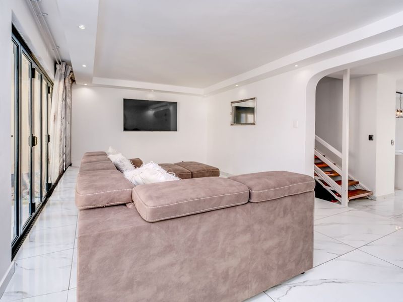 Townhouse For Sale in Fairland - Photo 3