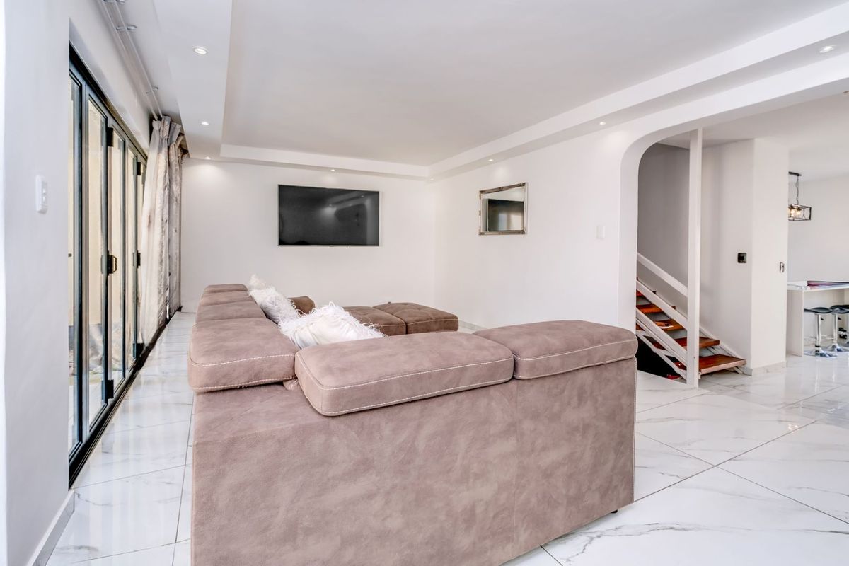 Townhouse For Sale in Fairland - Photo 3