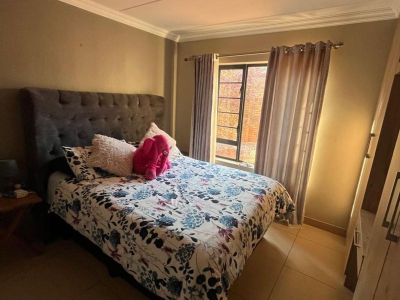 Townhouse For Sale in Annlin - Photo 7