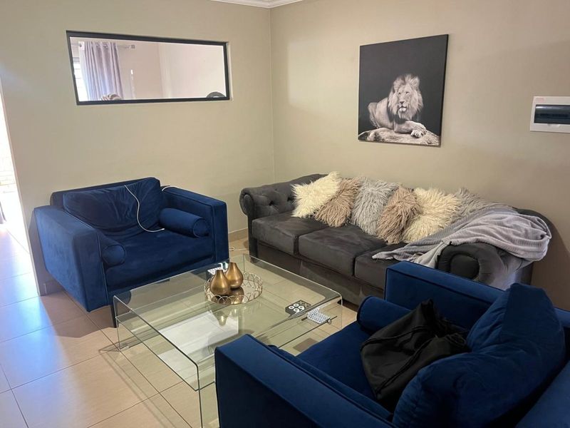 Townhouse For Sale in Annlin - Photo 3