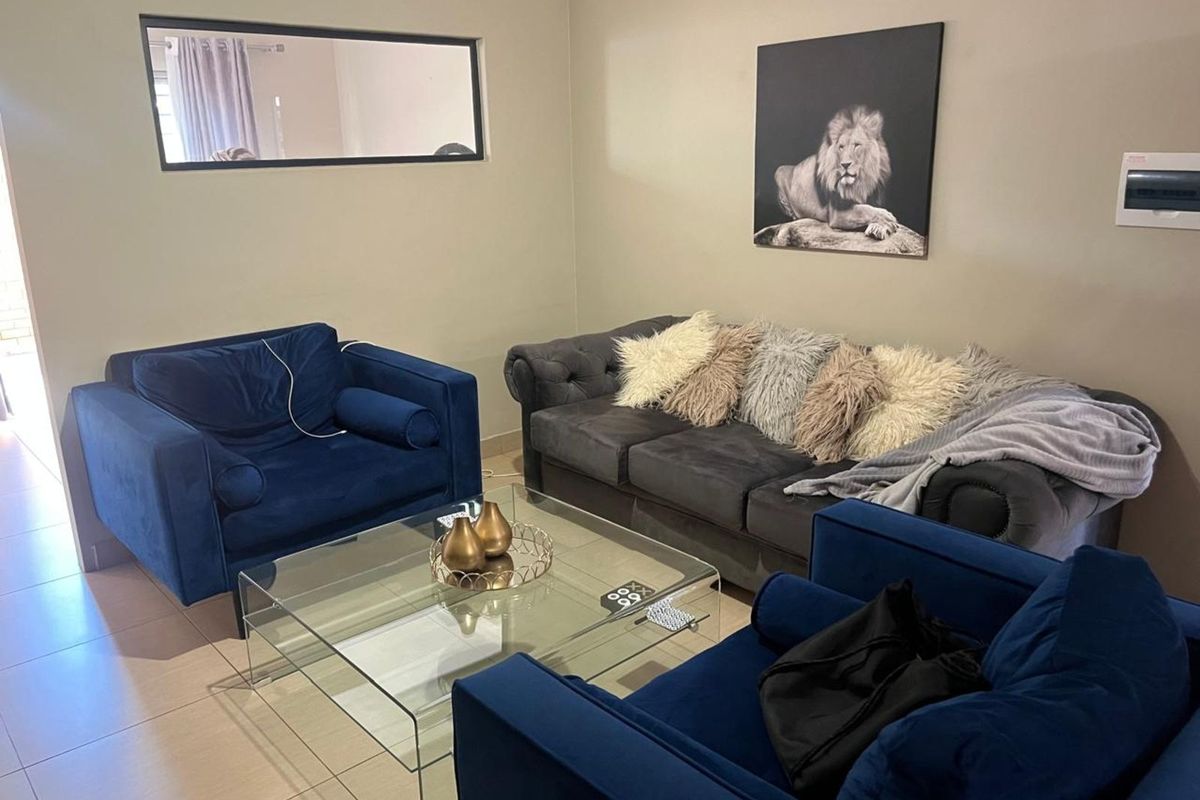 Townhouse For Sale in Annlin - Photo 3