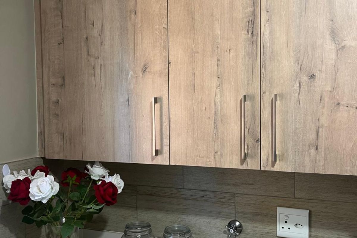 Townhouse For Sale in Annlin - Photo 5