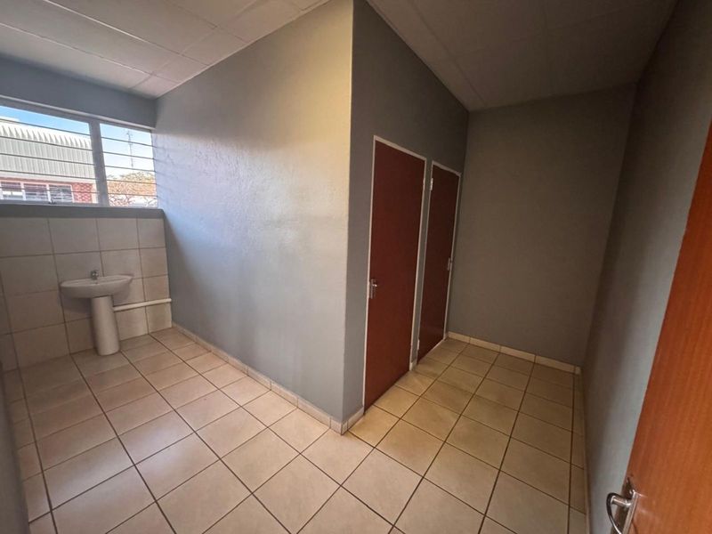 Industrial To Rent in Burgersfort Central - Photo 4