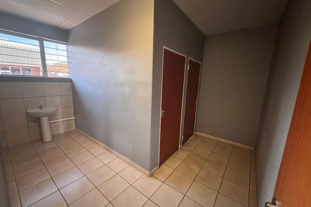 Industrial To Rent in Burgersfort Central - Photo 4