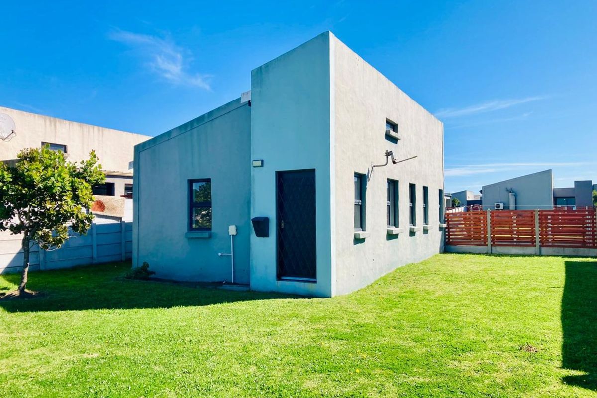 Townhouse For Sale in Bridgemeade - Photo 2