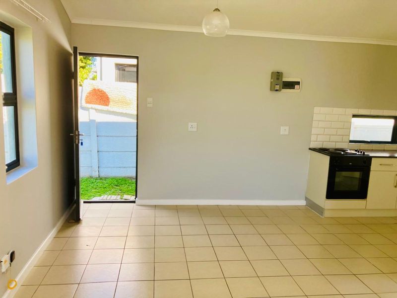 Townhouse For Sale in Bridgemeade - Photo 6