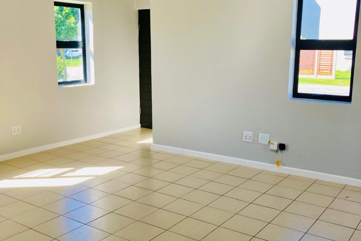 Townhouse For Sale in Bridgemeade - Photo 3