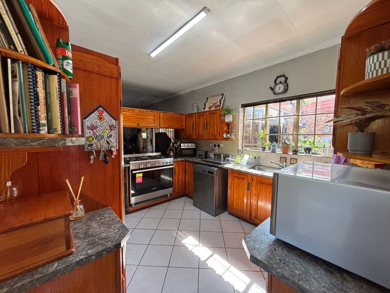 House For Sale in Waverley - Photo 2