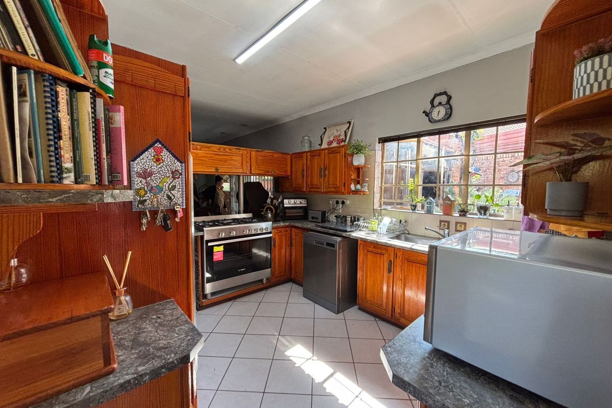 House For Sale in Waverley - Photo 2