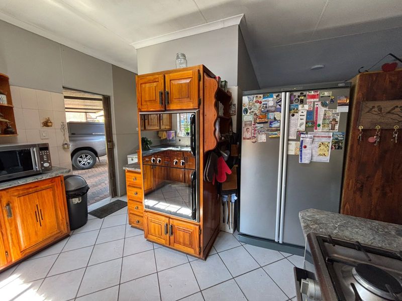 House For Sale in Waverley - Photo 4