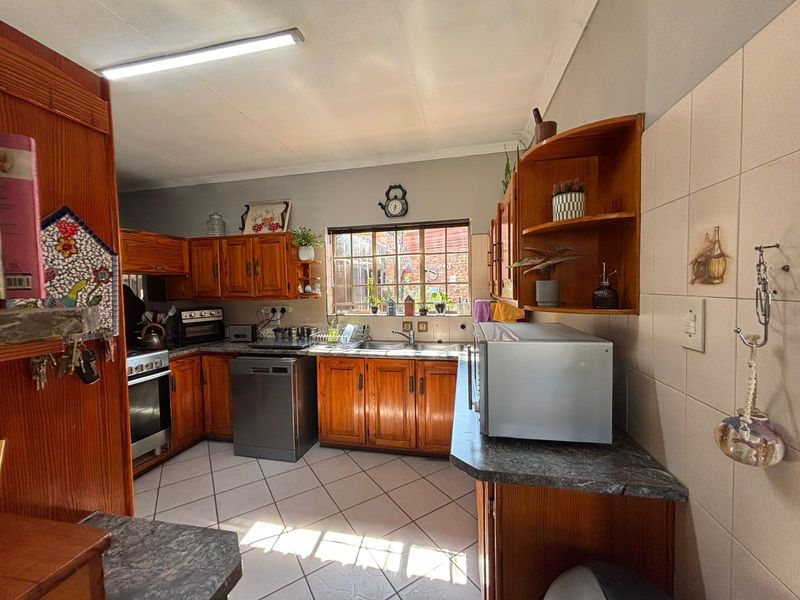 House For Sale in Waverley - Photo 3