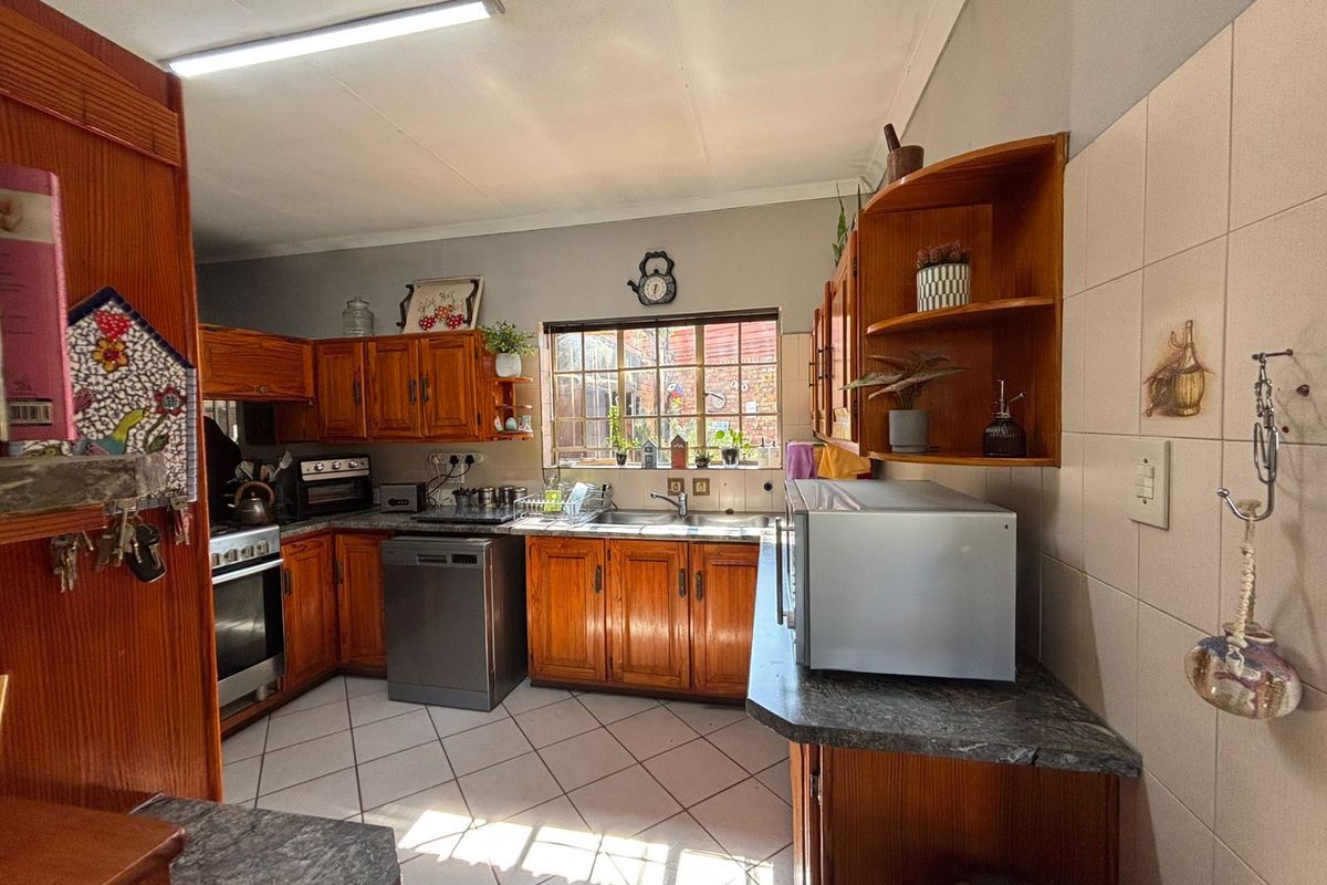 House For Sale in Waverley - Photo 3
