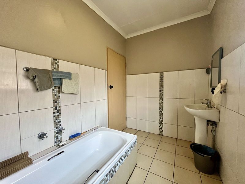 House For Sale in La Montagne - Photo 10