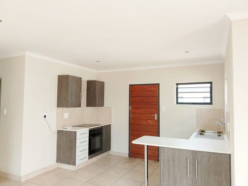 House For Sale in Leopard's Rest Security Estate - Photo 4