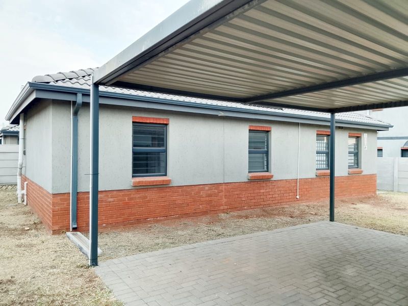 House For Sale in Leopard's Rest Security Estate - Photo 2