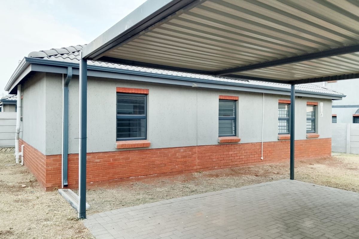 House For Sale in Leopard's Rest Security Estate - Photo 2