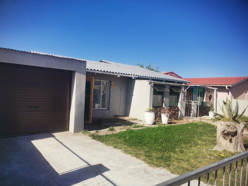 House For Sale in West End - Photo 4