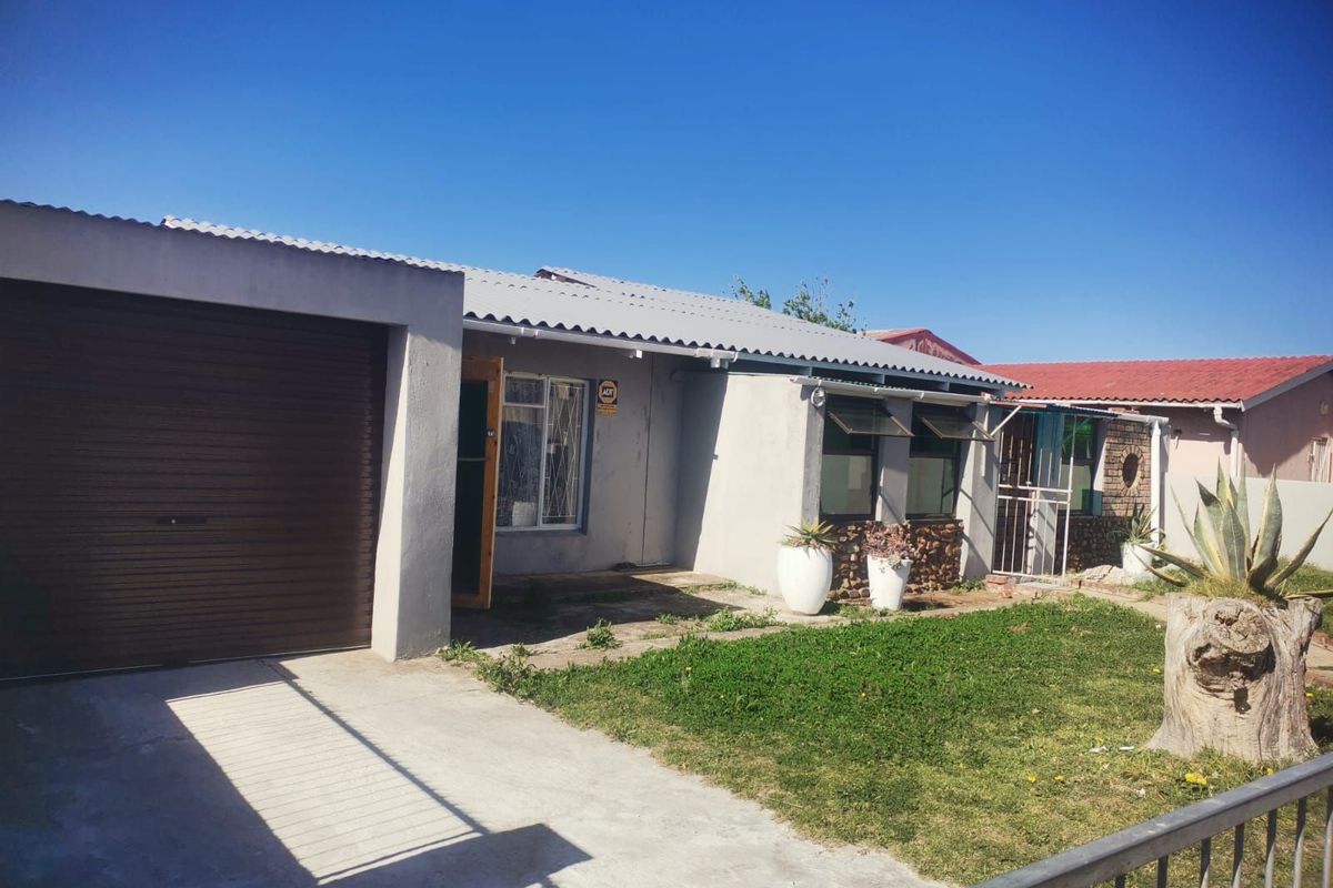 House For Sale in West End - Photo 4