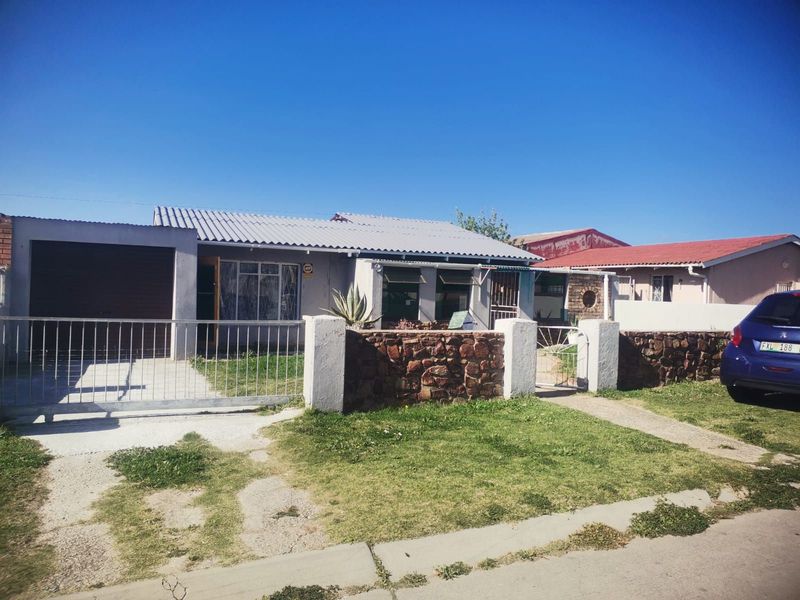 House For Sale in West End - Photo 2