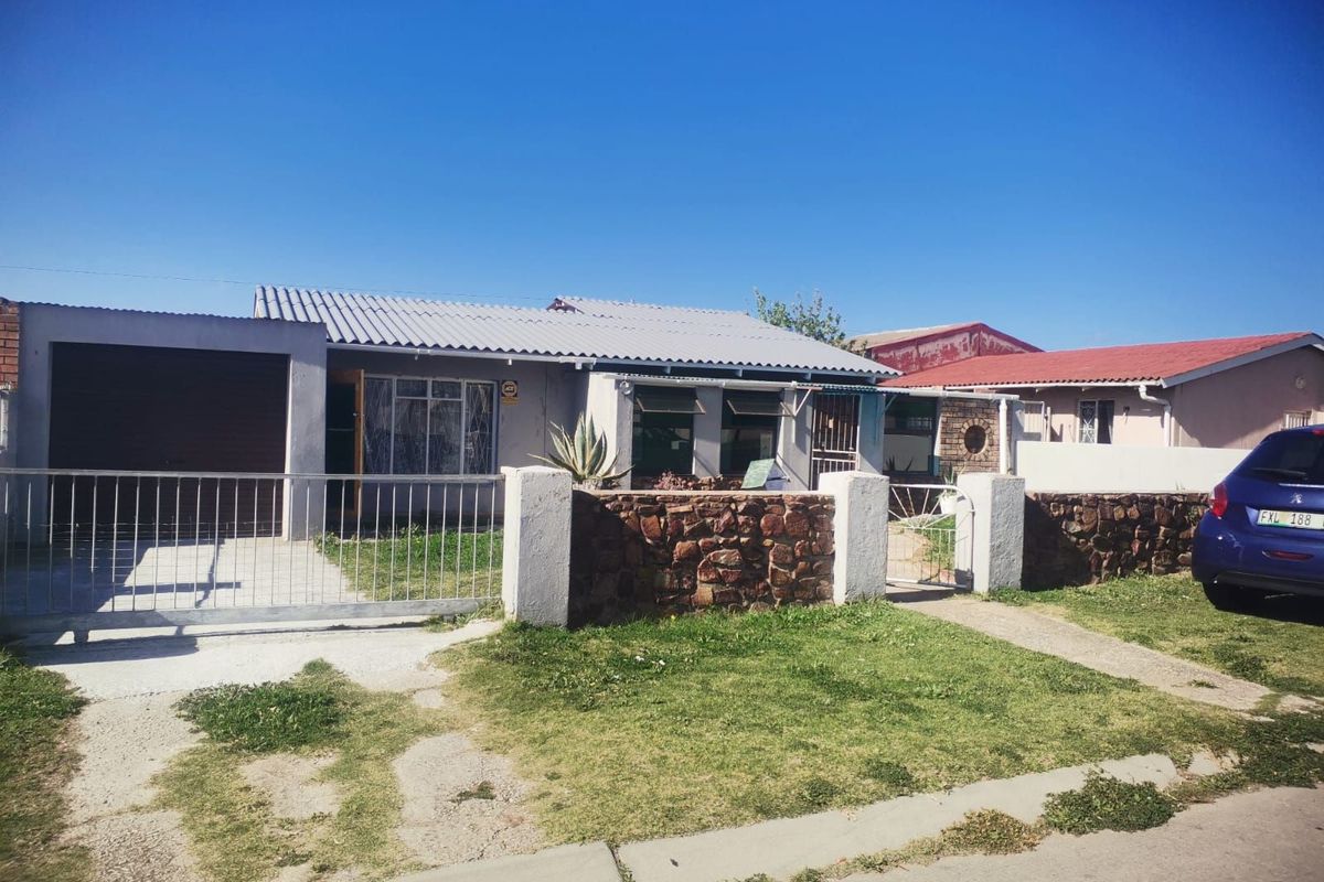 House For Sale in West End - Photo 2