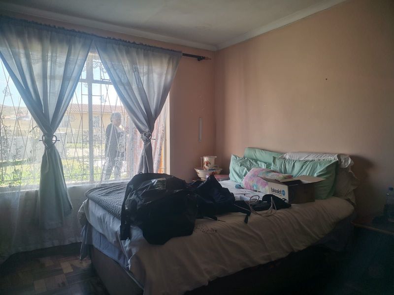 House For Sale in West End - Photo 8