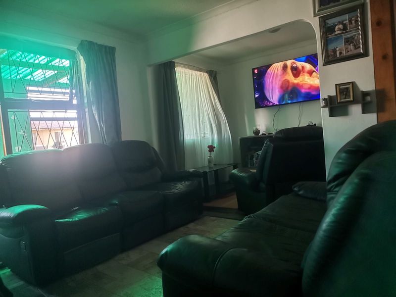 House For Sale in West End - Photo 7