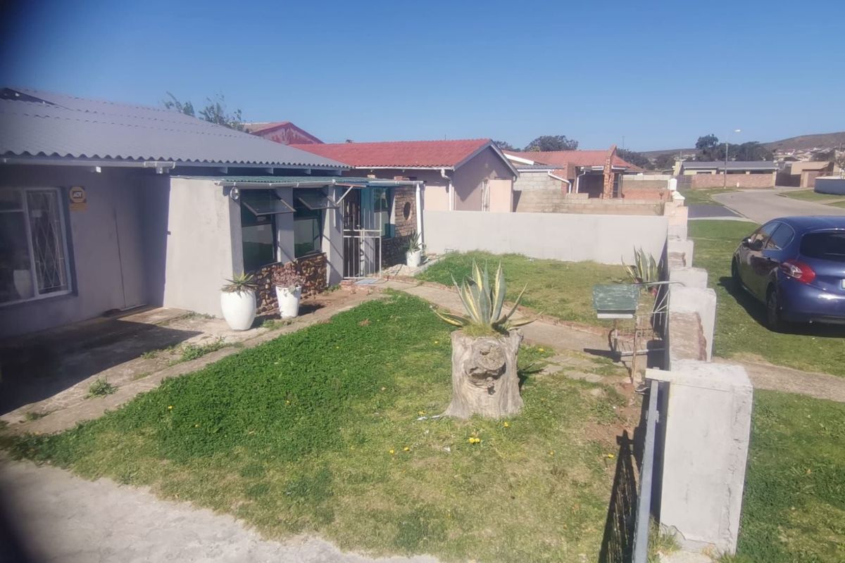 House For Sale in West End - Photo 3