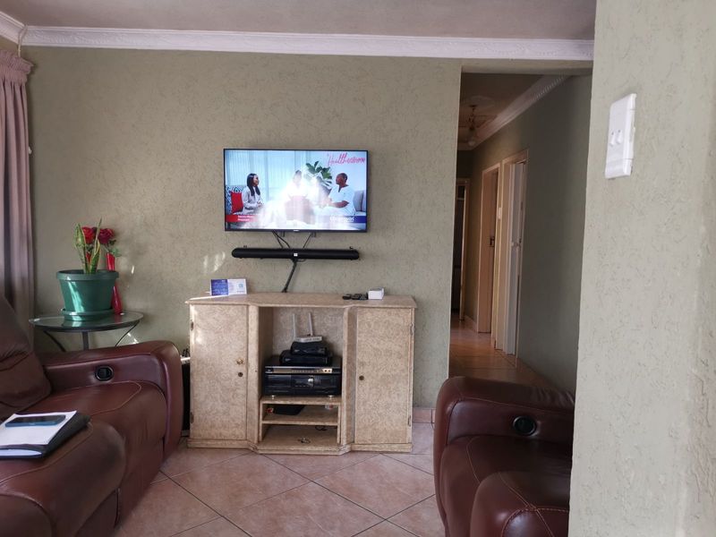 House For Sale in Soshanguve Ext - Photo 8