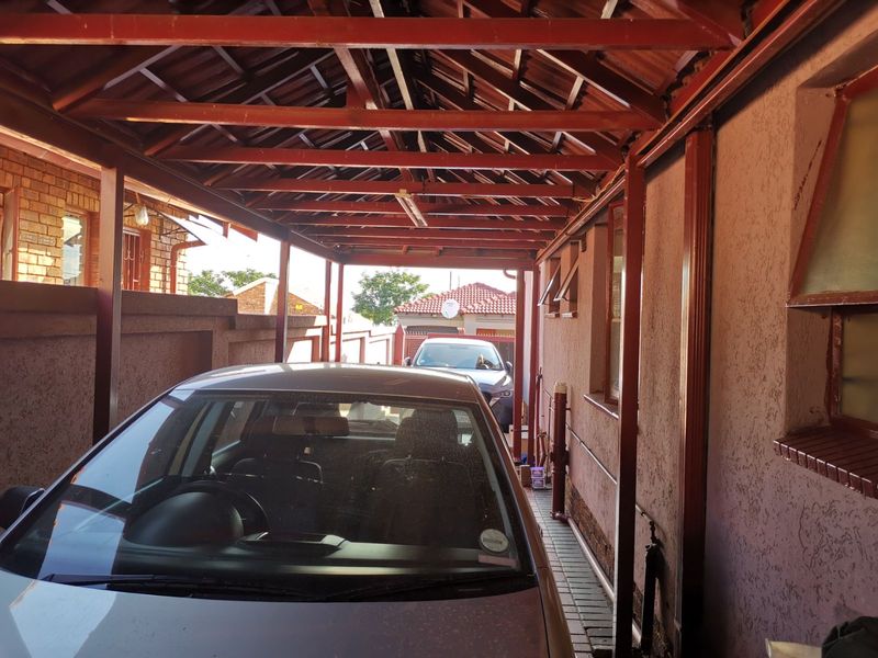 House For Sale in Soshanguve Ext - Photo 6