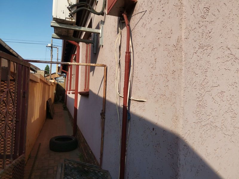 House For Sale in Soshanguve Ext - Photo 7