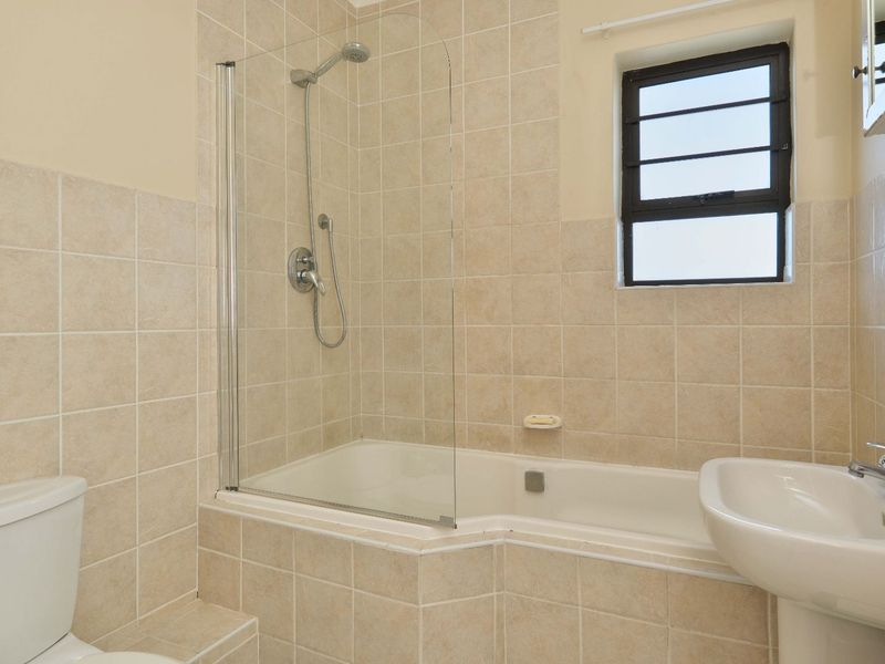 Townhouse For Sale in Kabega - Photo 10