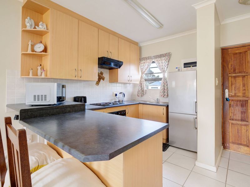 Townhouse For Sale in Kabega - Photo 2