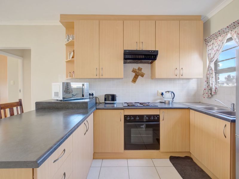 Townhouse For Sale in Kabega - Photo 3