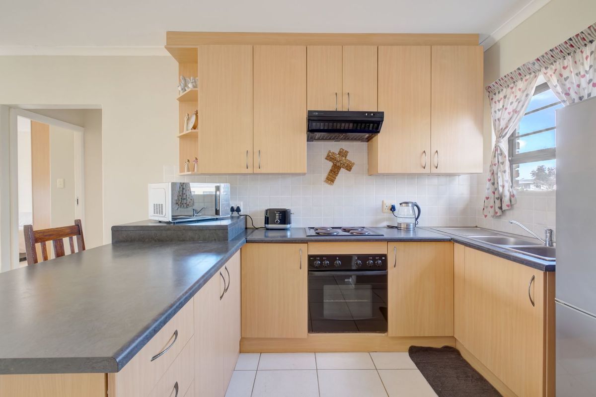 Townhouse For Sale in Kabega - Photo 3