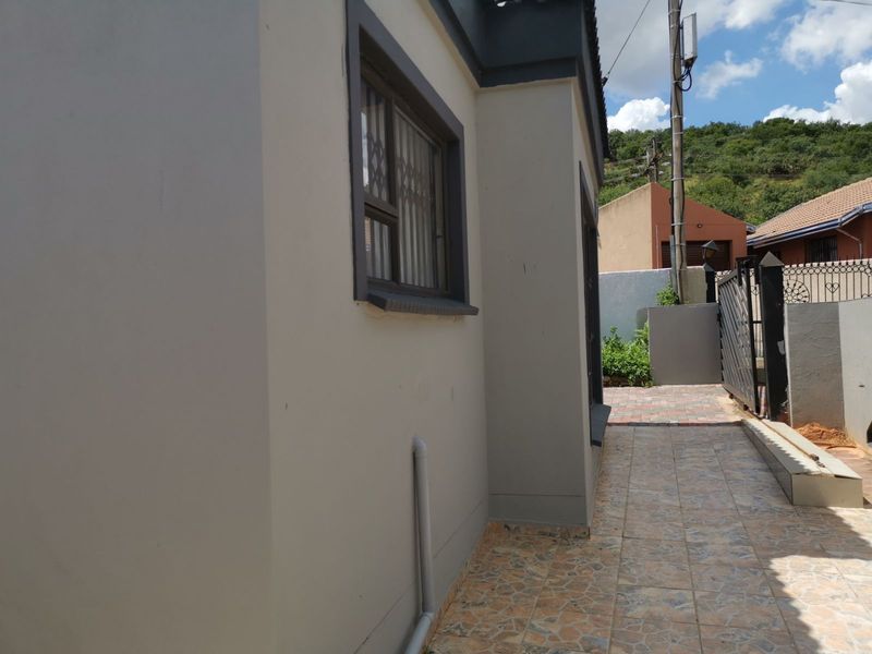 House For Sale in Soshanguve Ext - Photo 7