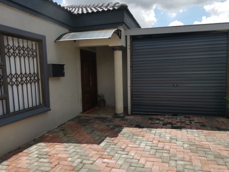 House For Sale in Soshanguve Ext - Photo 5