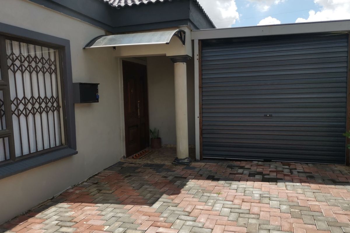 House For Sale in Soshanguve Ext - Photo 5