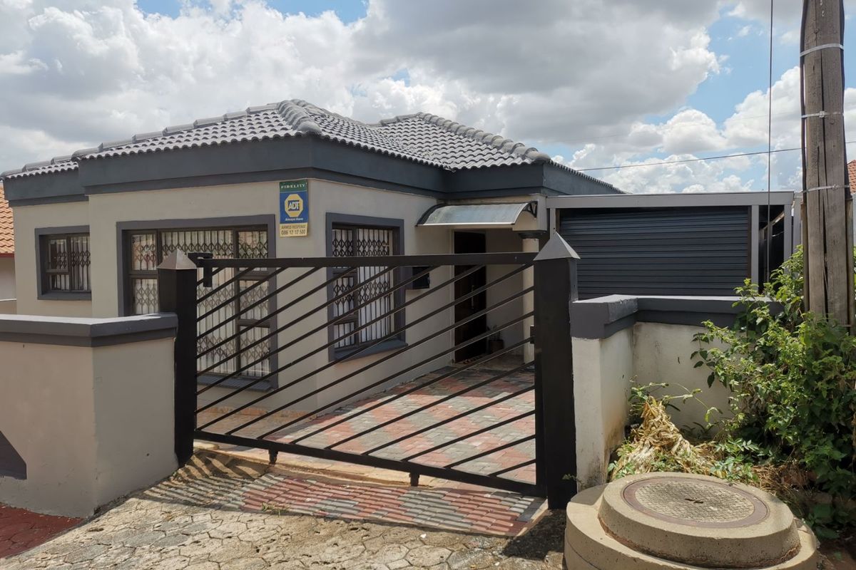 House For Sale in Soshanguve Ext - Photo 4
