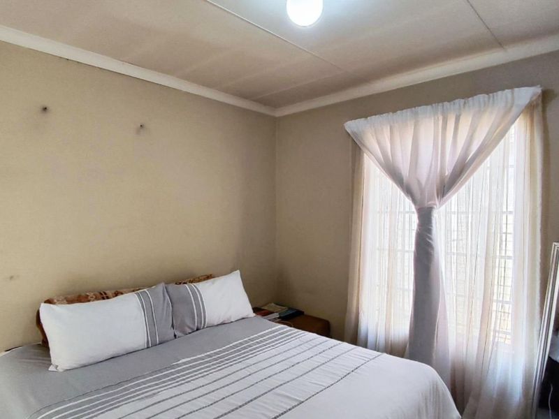 House For Sale in Palm Ridge - Photo 9