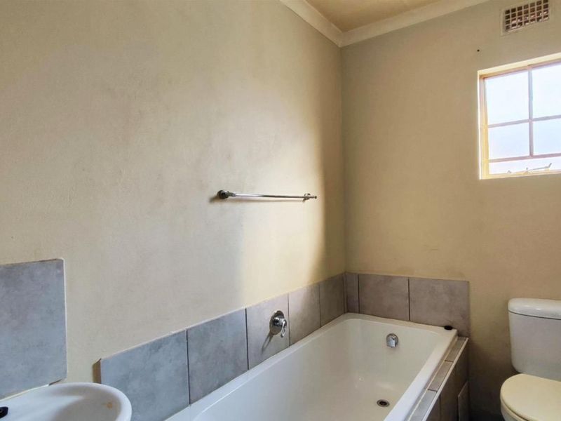 House For Sale in Palm Ridge - Photo 7