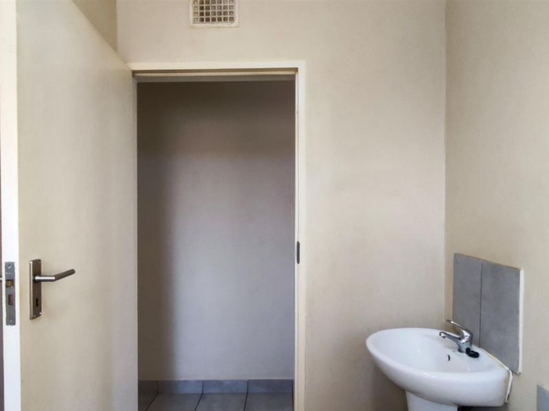 House For Sale in Palm Ridge - Photo 8