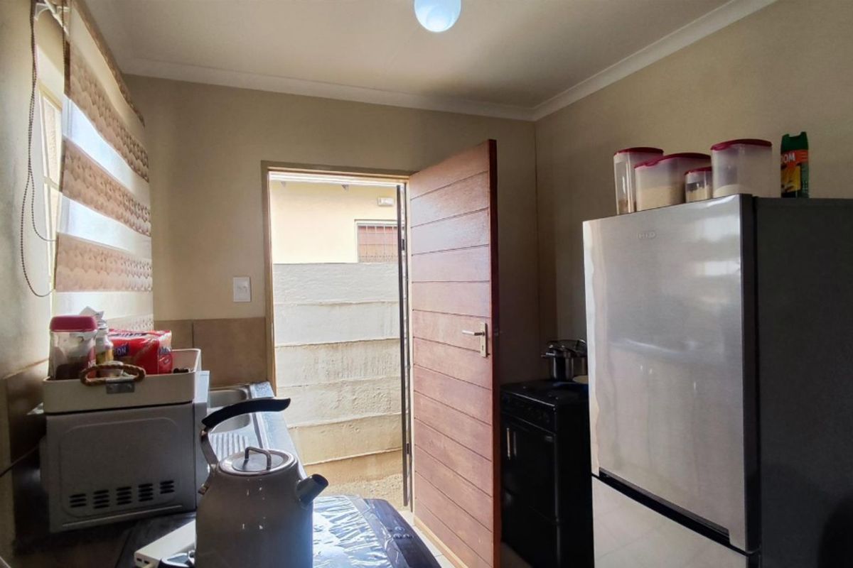 House For Sale in Palm Ridge - Photo 3