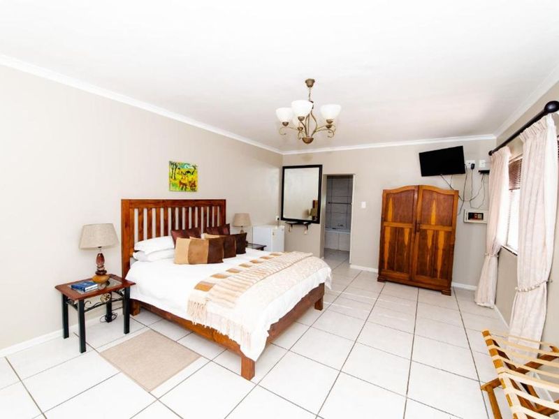 Guest House For Sale in Springbok Central - Photo 10