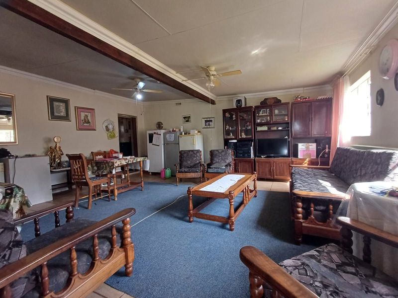 House For Sale in Freemanville - Photo 2