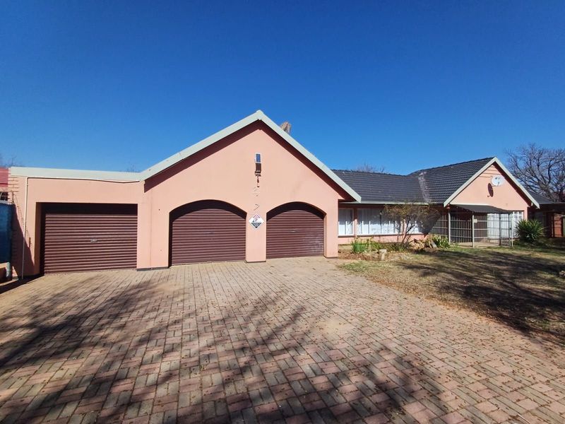 House For Sale in Meiringspark - Photo 2