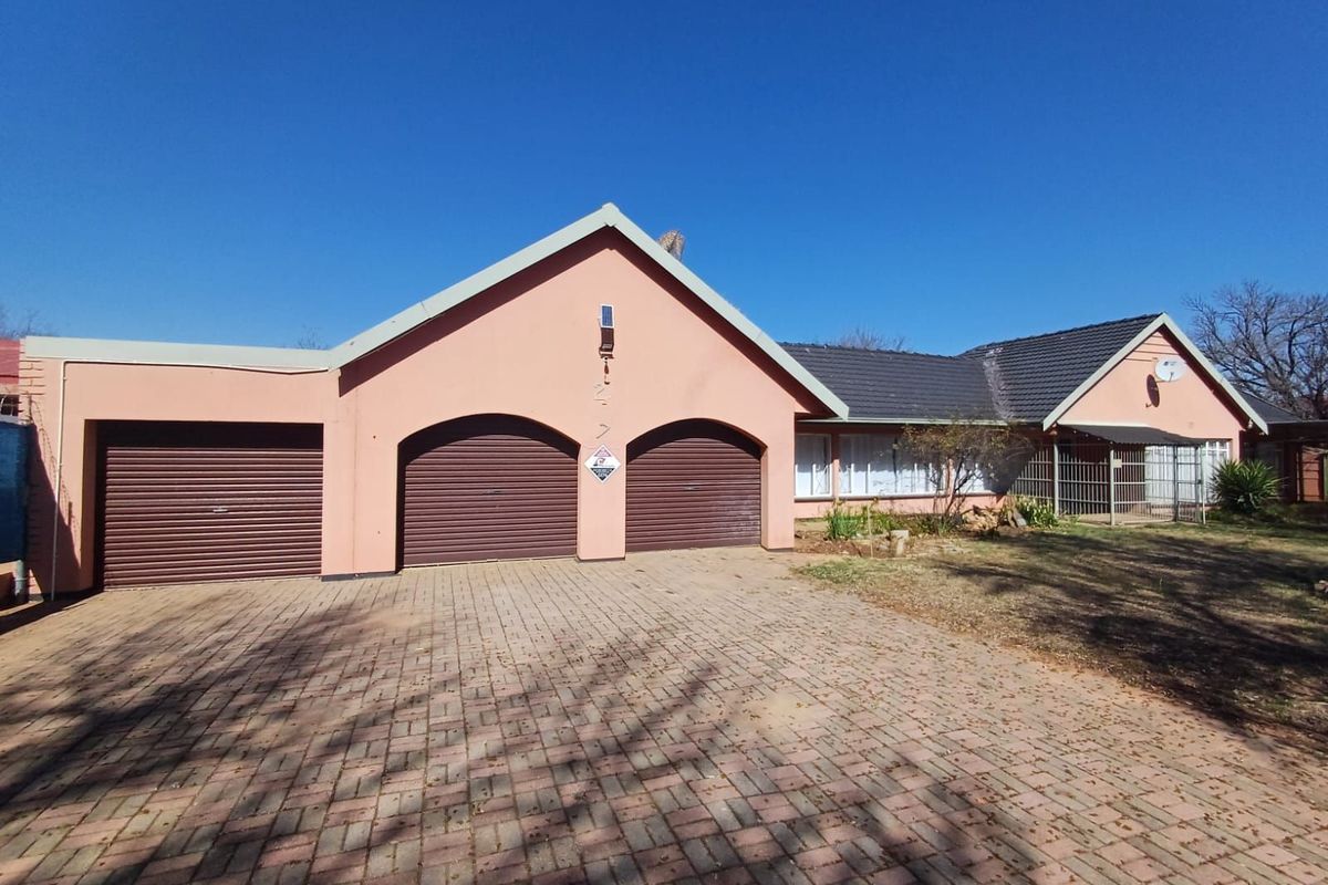 House For Sale in Meiringspark - Photo 2