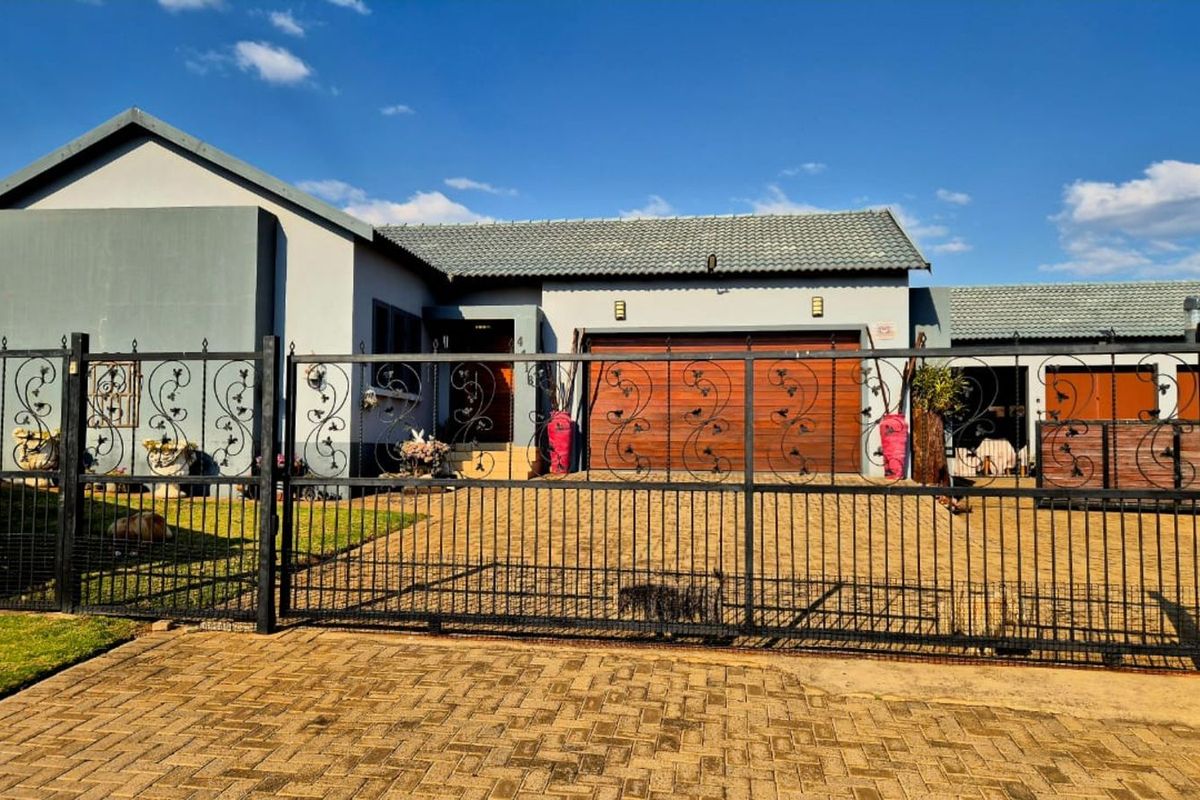 House For Sale in Lydenburg Central - Photo 3